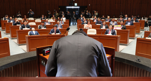국민의힘 권성동 원내대표가 7일 서울 여의도 국회에서 열린 의원총회에서 대선 후보 단일화에 대해 