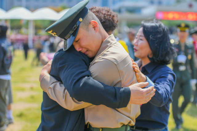 8일 해병대 교육훈련단 행사연병장에서 해병대 신병 1316기 수료식이 거행되고 있다. 해병대 교육훈련단 제공.