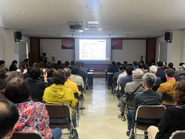 9일 대구시 신청사 전략환경영향평가 주민설명회가 열리자, 70여명의 주민들이 참석했다. 정두나 기자.