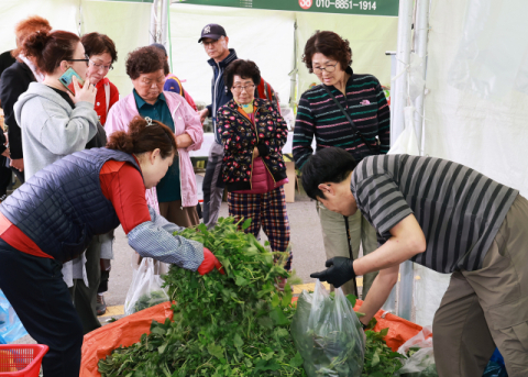전국 첫 '임산물 스마트팜' 경북 영양에…청년 임업 새 모델 뜬다