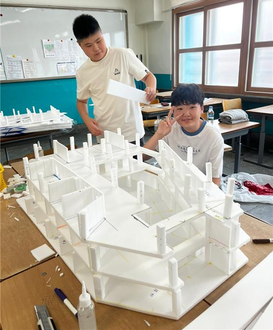 지난해 학교공간건축동아리 활동을 한 경북지역 학생들이 분야별 다양한 아이디어로 활동을 진행하고 있다. 경북교육청 제공