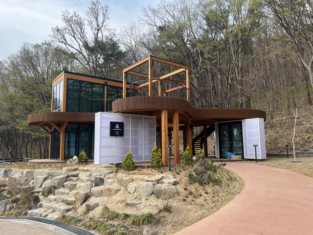비슬산 자연휴양림에 조성된 무인 숲속 책방 