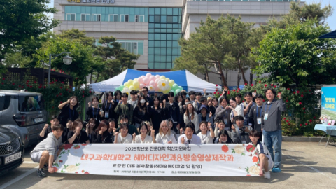 가위와 카메라로 전한 감사의 마음…어버이날, 대구과학대의 따뜻한 선물