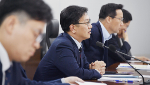 '관세 직격탄'에 수출 경고등…정부, 반도체·의약품 등 대응 총력