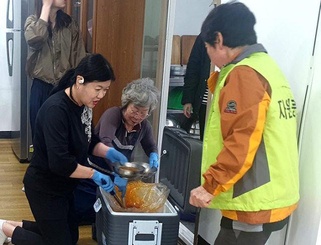 안동시청 구내식당 산불 피해 주민과 자원봉사자들에게 식사 봉사
