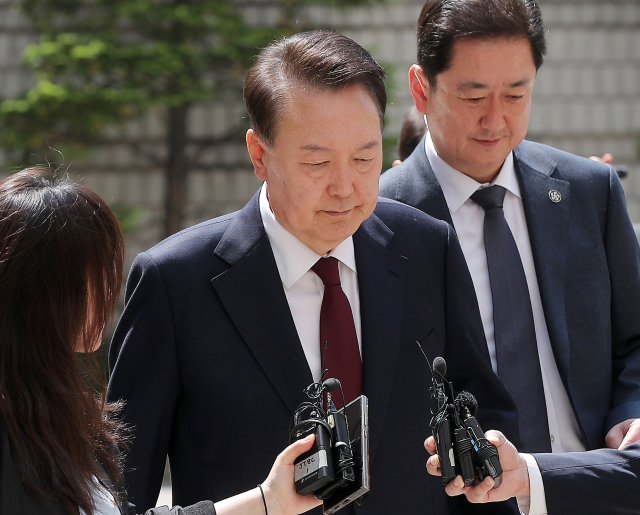 尹, 수방사령관에 '두번 세번 계엄하면 돼'…증언 공방