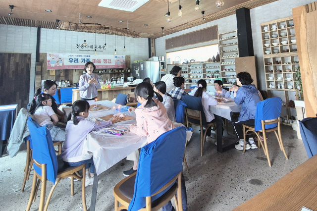 청송군이 지난 10일 청송군가족센터에서 산불 피해 주민을 위한