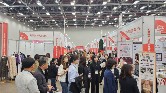 대구국제뷰티엑스포가 15일부터 사흘간 엑스코에서 열려 국내외 바이어 상담, 신기술 전시, 대규모 뷰티경기대회 등으로 지역 뷰티산업의 판로 확대에 나선다. 사진은 지난해 행사 모습. 대구시 제공