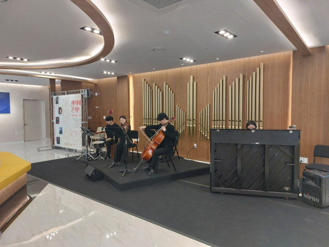 지난달 서구 비원뮤직홀에서는 1층 로비공간 리모델링을 마치고 프라이빗한 마티네 콘서트를 선보였다. 비원뮤직홀 제공