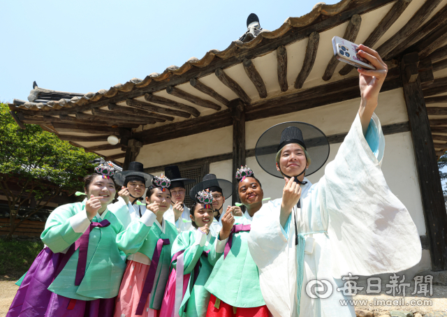 14일 경북 경산시 영남대학교 민속촌 구계서원에서 열린 