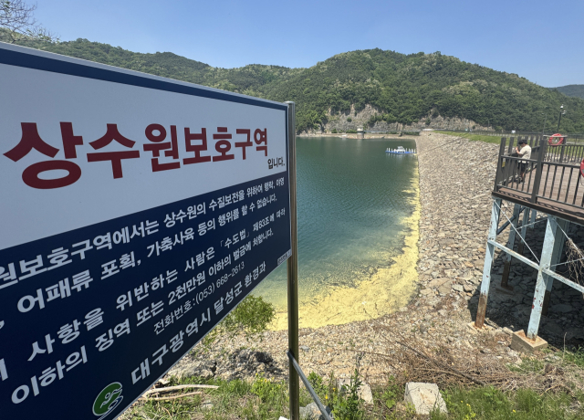 14일 대구 가창댐의 모습. 지난해 같은 시점에 비해 저수율이 대폭 줄었다. 기상청에 따르면 당분간 가뭄 상황이 이어질 가능성이 높다. 우태욱 기자 woo@imaeil.com