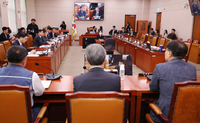 14일 국회에서 열린 법제사법위원회의 조희대 대법원장 등 사법부의 대선개입 의혹 진상규명 청문회가 국민의힘 의원들의 불참속에 진행되고 있다. 연합뉴스