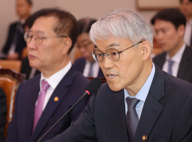 2일 서울 여의도 국회에서 열린 법제사법위원회 전체회의에서 천대엽 법원행정처장이 의원 질의에 답하고 있다. 연합뉴스