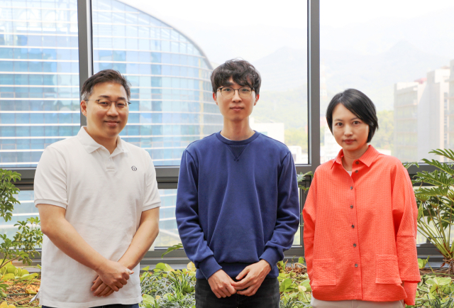 사진 왼쪽부터 DGIST 고재원 교수, 김현호 박사, 엄지원 교수. DGIST 제공.
