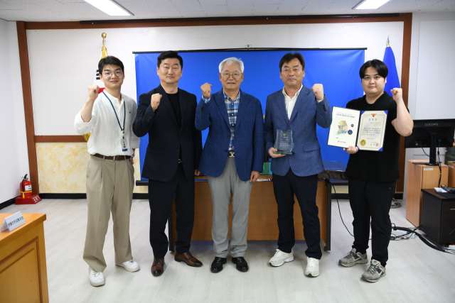 2025년 1분기 베스트 여청수사팀으로 선정된 예천경찰서 여청수사팀이 기념촬영을 하고 있다. 예천경찰서 제공