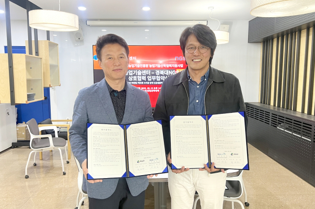 청송군이 최근 경북대학교 차세대시퀀싱 핵심연구지원센터와 업무협약을 체결하고, 기후변화에 따른 과수 고사 및 병해 대응을 위한 공동연구에 착수했다. 청송군 제공