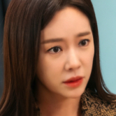 황정음 '회삿돈 43억 횡령' 코인 투자 혐의로 법정행