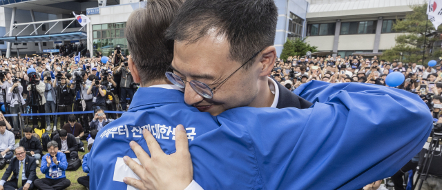 이재명 품에 안긴 김상욱 