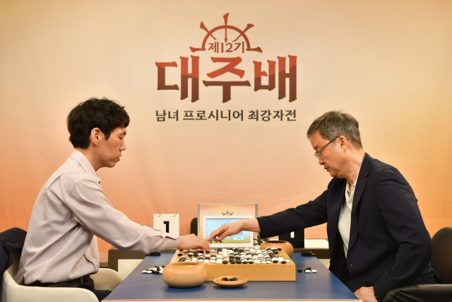 유창혁, 이창호와 150번째 대국서 불계승…대주배 두 번째 우승