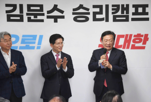 '尹변호인' 석동현, 김문수 선대위 사퇴…