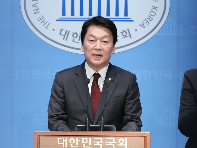 국민의힘 안철수 의원이 15일 서울 여의도 국회 소통관에서 현안 관련 회견을 하고 있다. 연합뉴스
