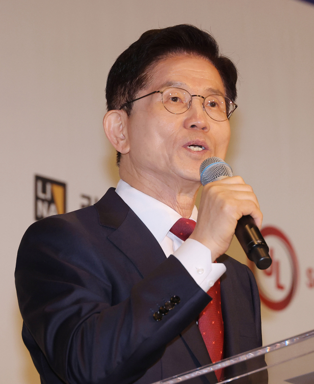 국민의힘 김문수 대선 후보가 19일 서울 종로구 포시즌스 호텔에서 열린 주한미국상공회의소(암참) 간담회에서 인사말을 하고 있다. 연합뉴스