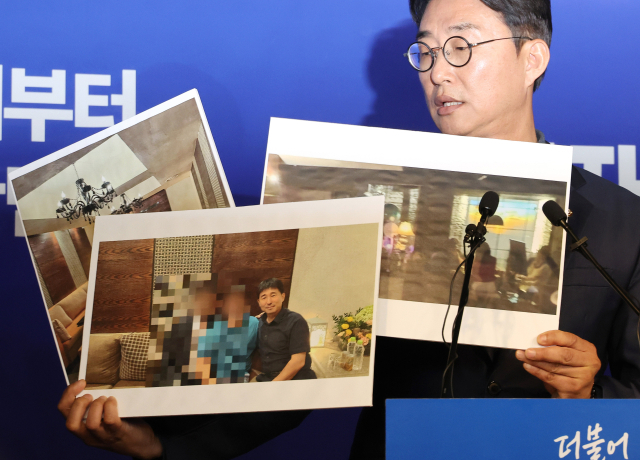 더불어민주당 노종면 선대위 대변인이 19일 서울 여의도 당사에서 