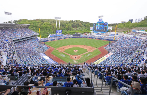 '삼성 라이온즈, 관중 동원 1위' KBO 프로야구, 역대 최소 경기 400만 관중 돌파