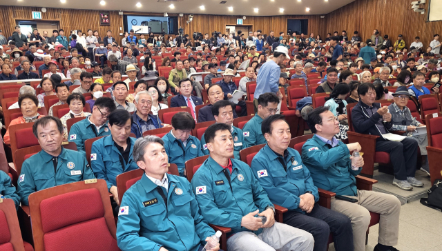 안동시가 산불발생 2개월을 앞두고 20일 산불피해 극복과 일상회복을 위한 주민공청회를 가졌다. 엄재진 기자