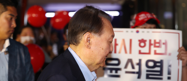 尹 '부정선거 영화' 관람 부글부글 