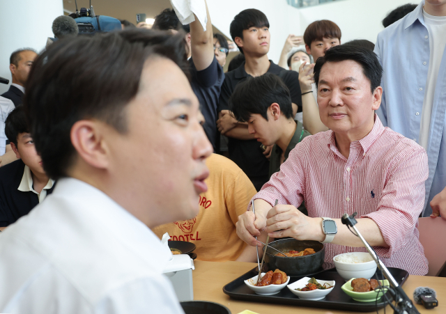 국민의힘 안철수 의원이 21일 경기 성남시 가천대학교 글로벌캠퍼스에서 열린 