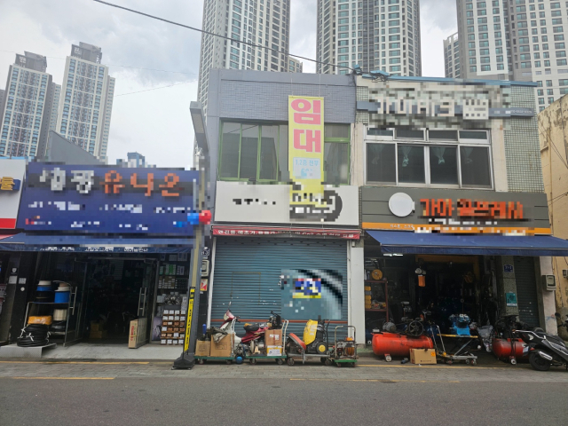21일 오후 대구 중구 북성로 공구골목 점포에 임대 현수막이 걸려 있다. 정우태 기자