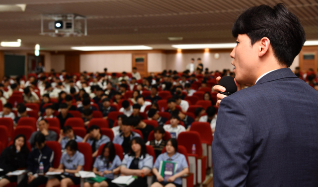 영진전문대학교가 21일 개최한 특성화·마이스터고 일학습병행 채용 설명회 모습. 영진전문대 제공