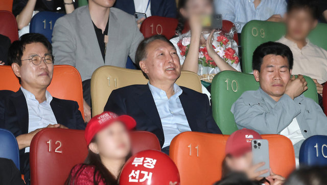 윤석열 전 대통령이 21일 서울 메가박스 동대문에서 영화 