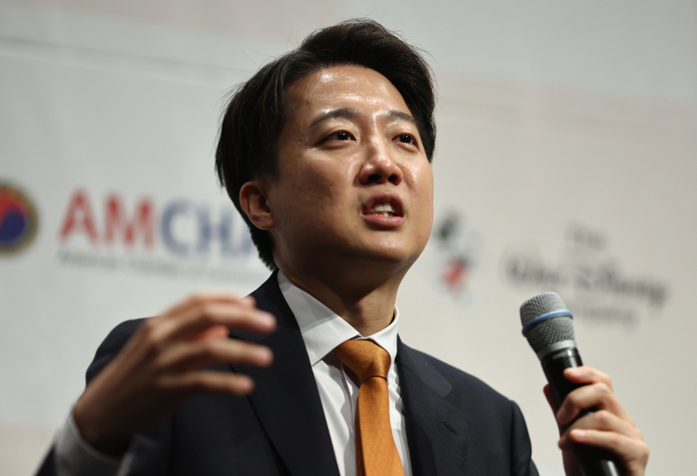 개혁신당 이준석 대선 후보가 22일 그랜드하얏트서울에서 열린 주한미국상공회의소(암참) 간담회에서 발언하고 있다. 연합뉴스