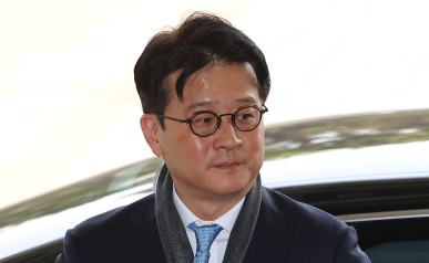 지휘부 사의·李 재판 연기…흔들리는 검찰 위상