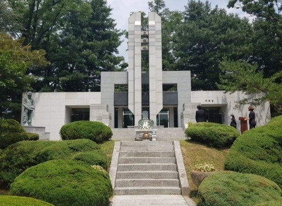 남산공원에 조성돼 있는 충혼탑. 군은 남산공원 충혼탑을 서본공원으로 이전할 계획이다. 예천군 제공