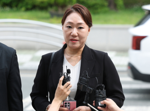 경찰, '명태균 여론조사비 대납의혹' 강혜경 소환 조사