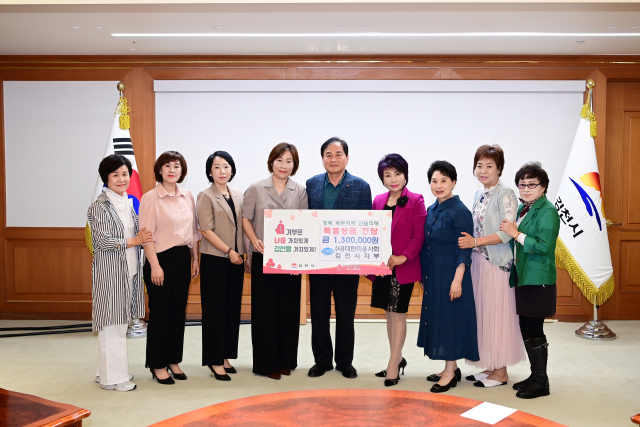 대한미용사회김천시지부(지부장 임옥경)는 지난 22일 경북공동모금회에 산불 피해 복구를 위한 특별성금 130만원을 전달했다. 김천시 제공