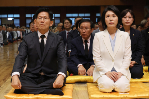 김문수, 김혜경과 조우…