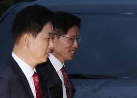김문수, 박정희 생가 방문 뒤 박근혜 사저 도착…