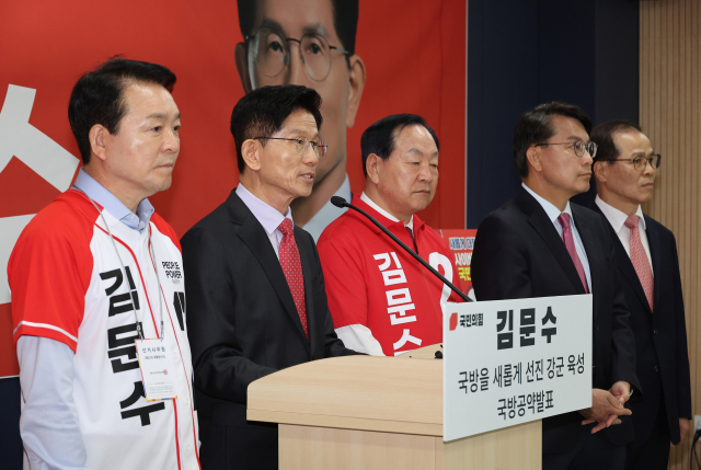 국민의힘 김문수 대선 후보가 25일 충남 계룡시 계룡 병영체험관에서 국방공약을 발표하고 있다. 연합뉴스