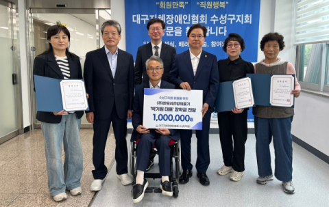 ㈜한우리건강의료기 박기원 대표, 대구지체장애인협회 수성구지회 조손가정 학생에 장학금 전달