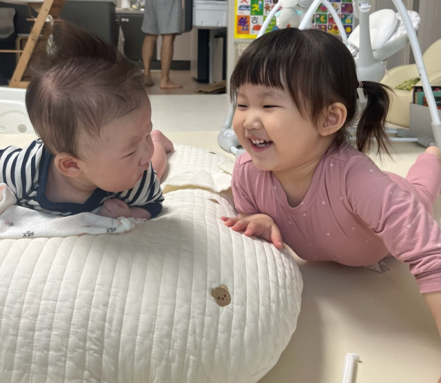 강예지·이명진 부부 첫째 딸 이서아(3), 둘째 딸 이지아.