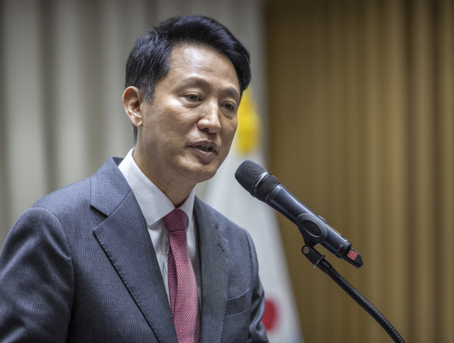오세훈 서울시장이 19일 서울 중구 서울시청에서 국민의힘 김문수 대선후보와 개혁신당 이준석 대선후보가 참석한 가운데 열린 