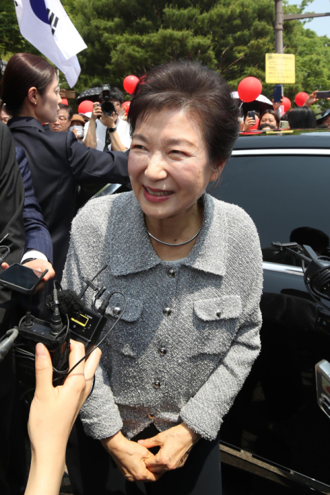 박근혜, 박정희 생가 방문…