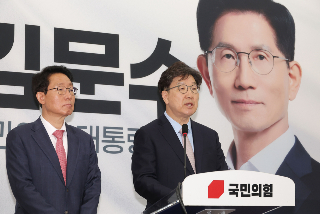 국민의힘 권성동 원내대표가 27일 국회에서 당 국회의원 대국민호소문 발표 기자회견을 하고 있다. 연합뉴스
