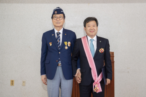 남한권 울릉군수, '향군대휘장' 수상