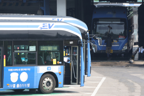 서울 시내버스 노조, 협상 결렬에도 파업 유보…출근길 정상운행