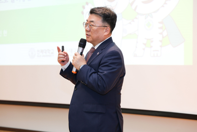 대구대에서 열린 제2차 대학의 미래와 교육 혁신 포럼에서 전민현 인제대 총장의 특강 모습. 대구대 제공